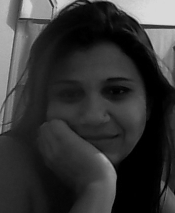 Alegre, divertida e de bem com a vida..na medida do possível..rs