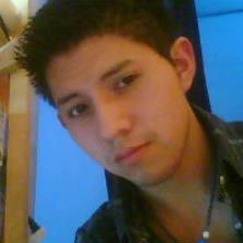 chico normal a punto de ser feliz toda su vida...
