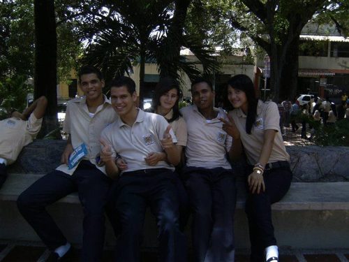Mmmm super amistoso los amigos son todo para mi y pues imperactivoo ;D la tecnologia y el anime japones son mi pasion xD