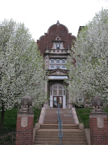 Hamilton Elementary School
Where students, read, write, think and speak everday.