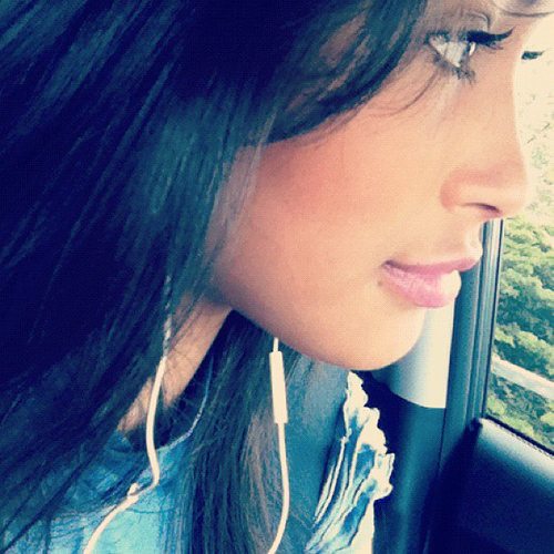 ' Um FC para mostrar nosso carinho pela Cantora @_BrendaOficial , moderado por @anne_bernardiis e @Carol_Santos95 ! Segue aí \Õ/