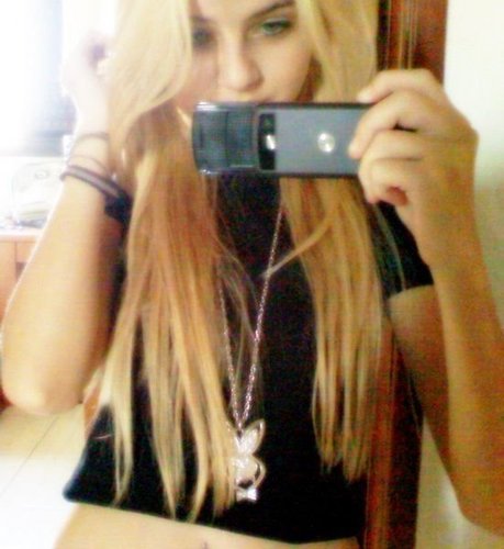 Uma Paty meio chata...Amorosa,solteira,
adoro fazer novas amizades...Sou nova no tt.