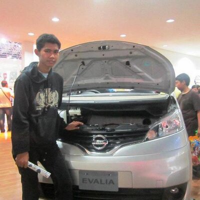 trisandi94's profile image