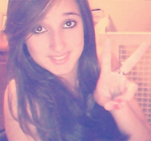 “Deus sabe quem colocar na sua vida, da mesma forma que sabe quem tirar.” / Uns acreditam em anjos eu acredito em amizade! Eu te amo ♥ ~by @_eudirectioner ~