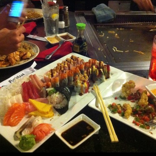 sodeliciousyum's profile picture. follow if you like food, snacks, clever tweets. but mostly because you love food.