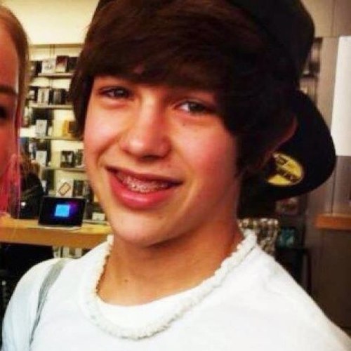 I love Austin Mahone so that means I am a mahomie. I think im beyond obsessed with Austin! Austin followed 7/30/12!!!