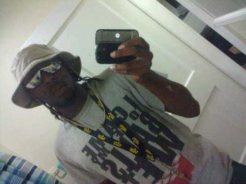 v_xi_ccxiii's profile picture. my tweet name speaks 4 its self
5'11 cool, chill funny... love music and basketball...