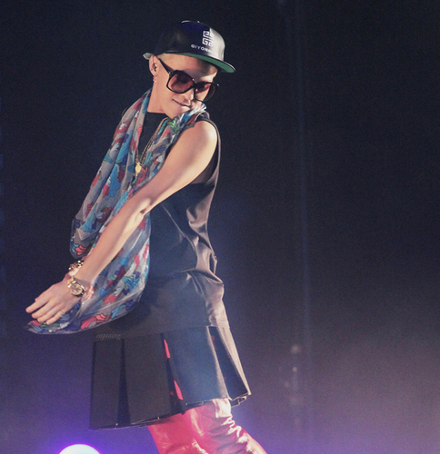 Hey! Follow us and get some HOT tweet about GDragon! ♥ | GDragon In our Heart ♥ |