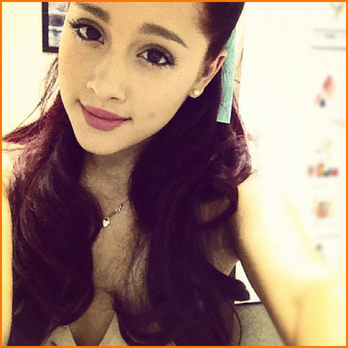 My Idol is @arianagrande 

AND I LOVE @THEREALLIAMB EEEEE ♥