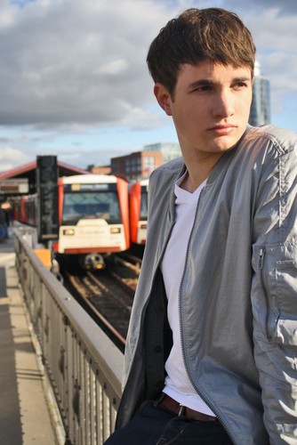 theRobert1212's profile picture. 