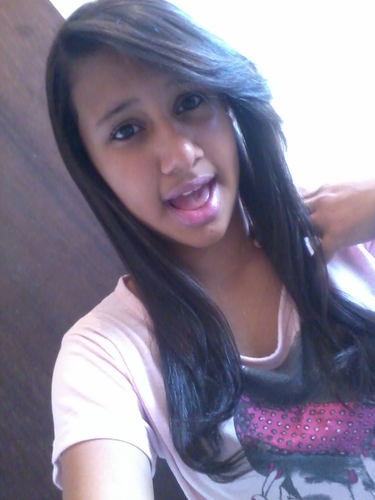 Gabrielle Oliiveira  ,, teenho 13 aninhos   ,, sou chatta ,, bein feia ,, mto mto mto ciumenta (: qer conhecer mais ? ,, Siga-me (: