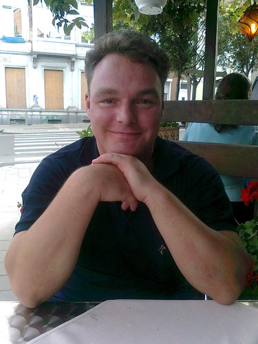 JnFrThys's profile picture. artiste, plasticien et chanteur, marié, aime vivre et rendre grâce à celui qui en est l'origine