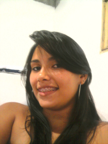 Sou casada,tenho um filho,sou libriana,amiga,feliz,americana de coração,bonita, e muito engraçada..