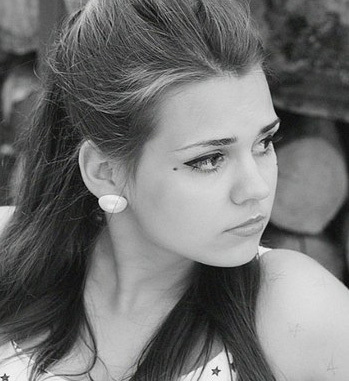 gollllightly's profile picture. a novice Youtube vlogger/chocoholic/high school senior.