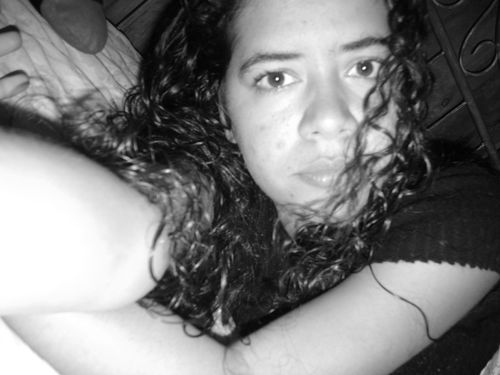 20 anos sou um pouco de tudo..
15%bonita,15%inteligente,20%chata,30%ciumes,10%ignorante,10%estranha..junta tudo isso q da eu....