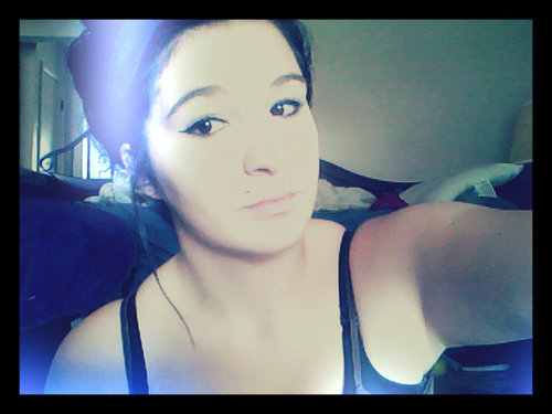 JulieStarkC's profile picture. Happiness comes when we stop complaining about the troubles we have & offer thanks for all the troubles we don't. ♥