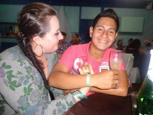 Hoje preciso de vocêcom qualquer humor com qualquer sorriso.Hoje só a tua presença vai me faser feliz...(8)