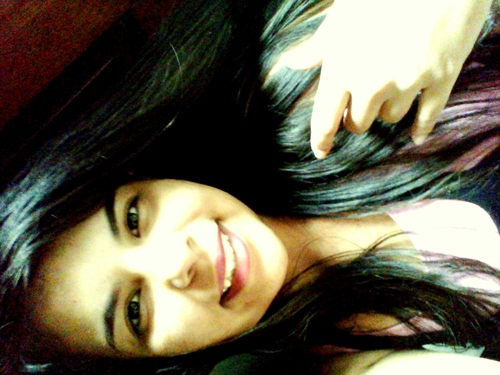 Muito insegura,muito desastrada,muito amiga,muito ciumenta,muito dramatica,muito PRAZER &U