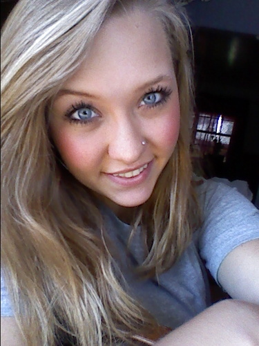 i love to dance, cheer, play music and be with friends:) , follow me & ill follow back:) 17&SENIOR at SHS:)