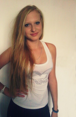 follow me :) 
.
.
.
One diretion  ♥