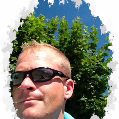 mike1976t's profile picture. 