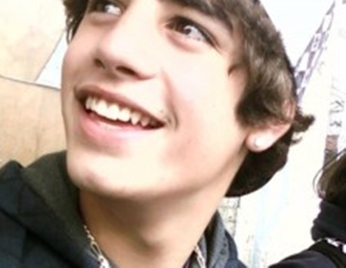 18 anos,Planos na UNP,Chato,Ciumento e Namorado da  @ThaysFeernanda_ ♥