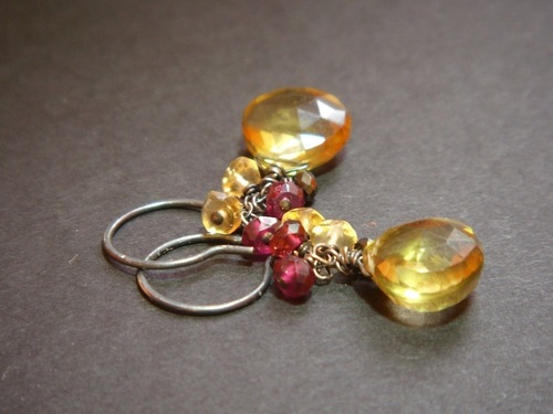 I am an independent jewelry designer. I make beautiful jewelry with all natural products such as silver and gemstones, among other fine materials.