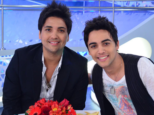 E no meu céu, é lua nova a iluminar, meu doce mel... ♪
@fred_gustavo