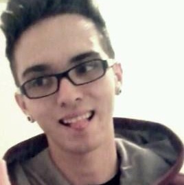 Olá, Tenho Quilofagia :9 sou legal, 18 anos, danço , canto, jogo bola e sou Feliz :D . Ousadia&Alegria ! Follow-me ♥