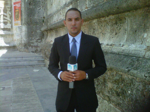 Periodista, escogidista y de RD, nacido por circunstancias en Santo Domingo pero viví toda mi escolaridad en San José de Ocoa de donde soy y es toda mi familia