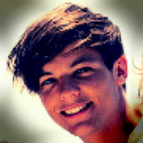 HHEEY! im louis! i LOVE carrots and im 1/5 of 1D!!! ahaha! follow me! |RP|Single|