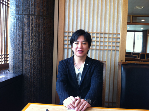 I am an aesthetic surgeon working in Ginza Japan. My motto is to make the patients feel happier with my surgery!