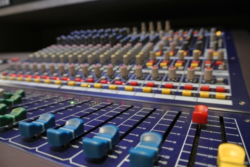 miyamu46's profile picture. 主に音響設備の設計。元TSM葛西PAコース、元PA。営業提案からシステム設計、板金cad図・シーケンサ回路設計からチューニングまでやってた。やっぱりいい音に囲まれるが一番。爆音に溺れたい。ADAM-A7X所持。楽天モバイルMNOがんばれ！