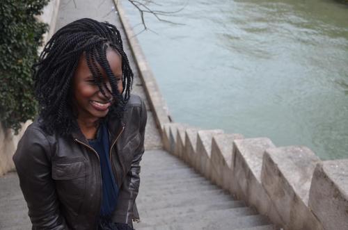 Sénégalaise dans l'âme, parisienne dans le cœur et sénégalaise tout simplement.