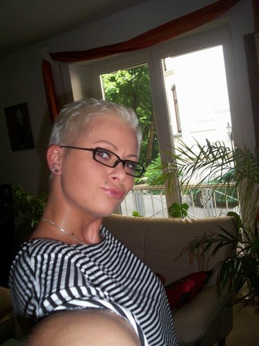 I'm newly divorced and seeking a male slave. Follow tweets if you like D/s fun; friend my profile (link below ElizaMistress) if you want an owner. x