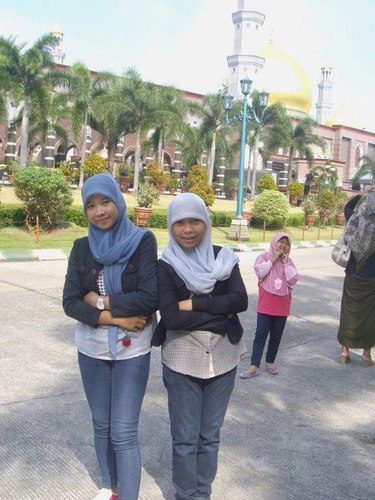 keep smiling even though we are sad (* _ *)