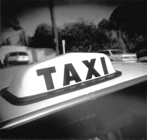 Disponible algunas horas del día. Si eres colega hazme un llamacuelga y acudo rauda y veloz a tu posición en el mapa. Maga del taximetro y la carretera.