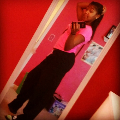 Weelp its me ! I am - Thick , Gorgeous , Fun , & funny ! Soo Foolow me & mention me !