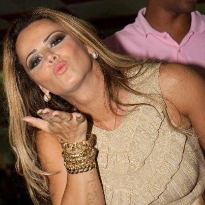 aqui é uma geração de loucos por viviane araújo nos amamos ela linda maravilhosa não da para definir nossa rainha.vivi nos te amamos dedicado a @araújoviviane