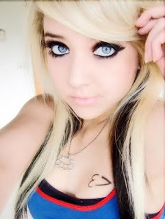 ❝ Quem inventou saudade, não sabia da distancia.❞ Gostou ? #Retweete e #Favorite As Frases! Dono: @UmExMaconheiro