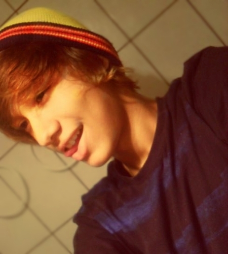 so basically i love bieber to death! and NO i'm not gay ;) xoxo