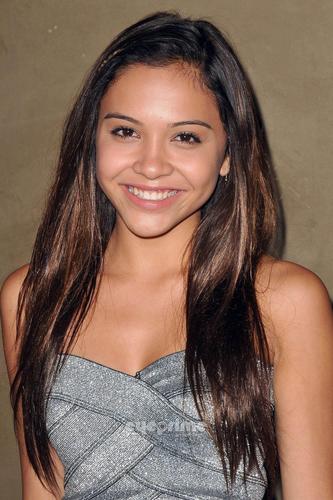 I AM 16 YEARS OLD I HAVE CAMIL COME FROM ESTADOS UNIDOS
 AND SPEAK 10 LANGUAGES