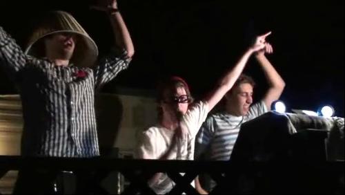 Light_Bros's profile picture. Membres actifs du mouvement d’artistes sobres et engagés. Ex-DJ, auteur d’un album et d’un concert. Les LIGHT BRO’S sont ABBA-DAY, Marsodium et P-Geyzz.