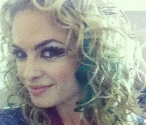 Ve vc feliz, cantando e pulando me alegra, pq é esse seu sorriso que me fortalece. Eu Te Amo Tanto, Lua Blanco!!SDV