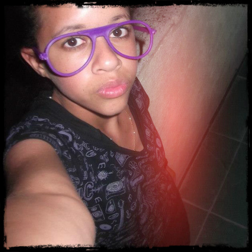 Quem sou Eu: Sou Pequena ;  Inteligente ; São Paulina ; Gosto de Filmes ; Supre Amiga ; tenho Ciume; sou Chata;  Sou Fã do Michael Jackson;Londres;Rock.é Eu