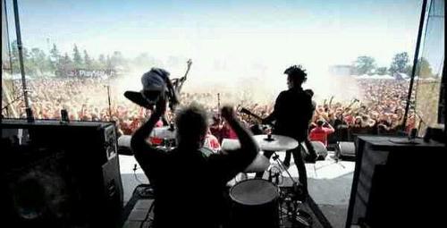 bandproblems_'s profile picture. For those who have a huge love for bands you'll know what we're talking about. Tweet us your best #BandProblems!!