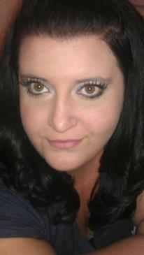 QueenieT22's profile picture. 