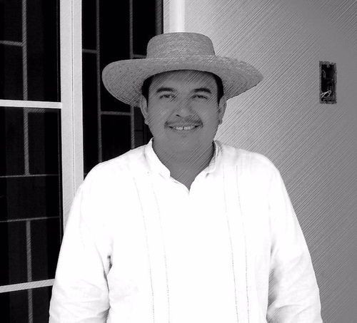 Director of company multi-service in areas: construction, decoration, blacksmithing, drywall, glass and aluminum. Inovating, It exceeded expectations.