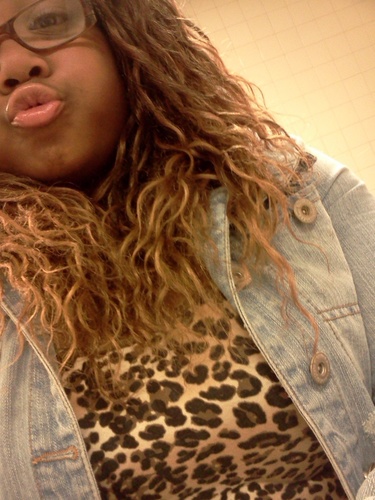 Singlee | Gemini | FreshMan | #TeamFollowBack | Mention Me : ) | Class Of 2016 | Singer | Lightskinn | Follow Me On Instagram : LeLeThickAss