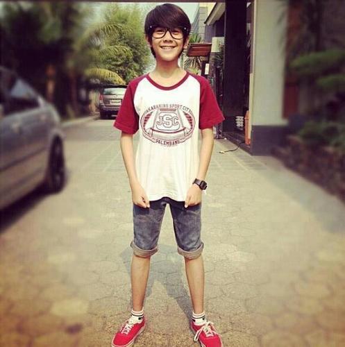 I am comate 4ever ◕ ‿ ◕ 
always be the best for everyone(з´⌣`ε)  
I love ALLAH S.W.T ◕ ‿ ◕